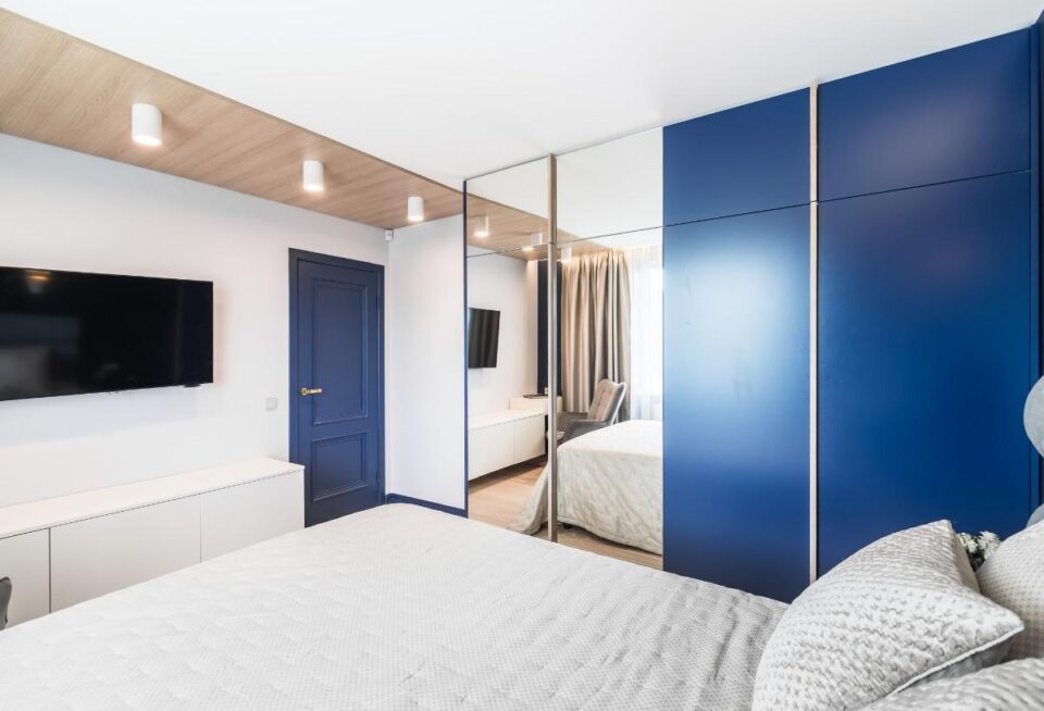 Custom Mirrored Closet Doors for Modern Bedrooms in the Greater East Bay Area